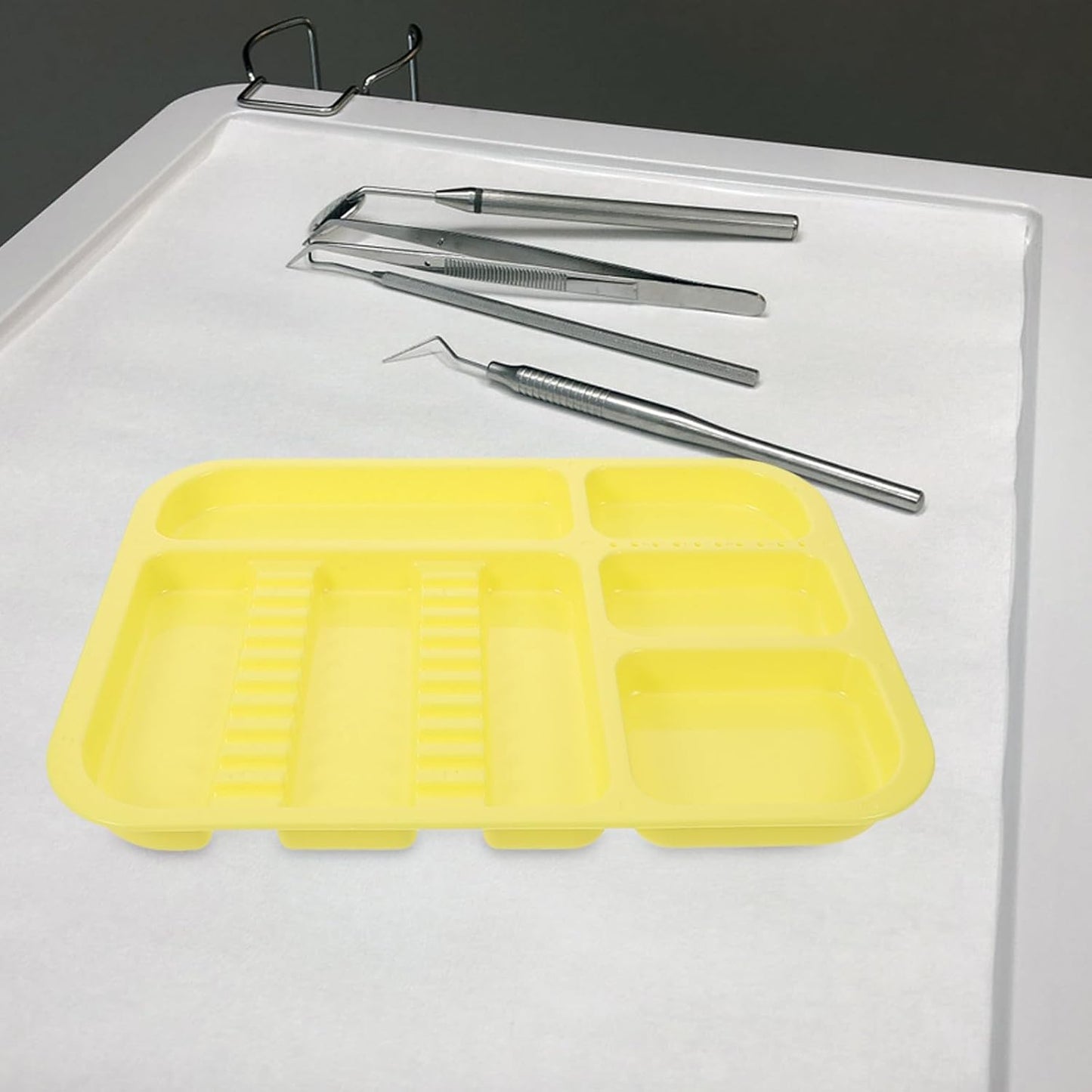  Housoutil Lot De 2 Plateaux De Laboratoire En Plastique Polypropylène, Compartimentés, Couleurs Rose Et Jaune, Plateau De Conservation Et Rangement D'instruments, Pour Usage Médical