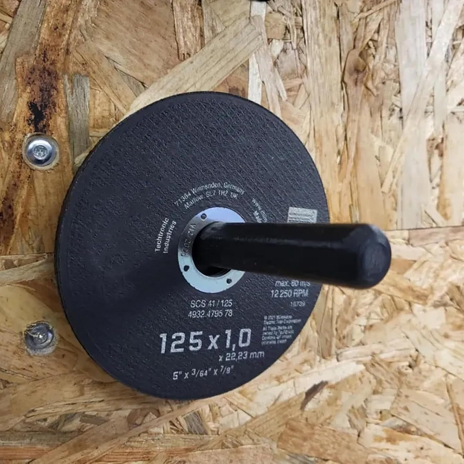  Le Support De Coupe Essentiel D'atelier Offre Une Solution De Rangement Sûre Pour Disques De 125 Mm. Installation Simple Et Robuste